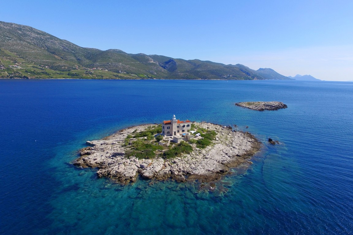 Lighthouse island for rent