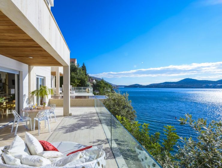 Dubrovnik waterfront luxury villa rent