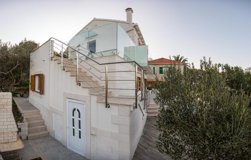Croatia Island Solta Modern villa with outdoor jacuzzi for rent