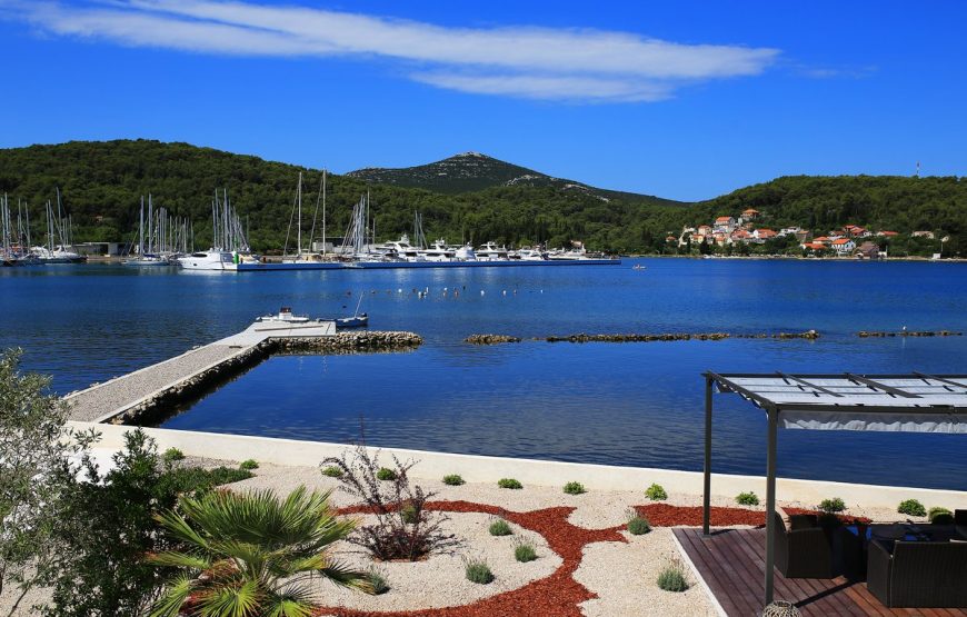 Хорватия Остров Углян Каменная вилла на берегу моря в аренду
