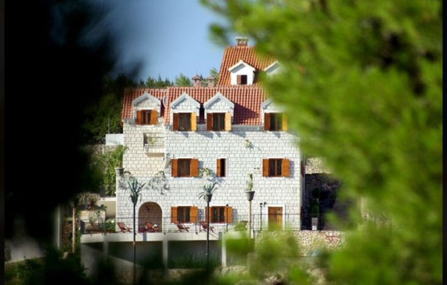 Croatia Brac Milna area Large villa rent