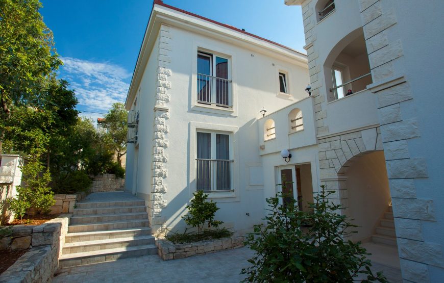 Croatia Korcula Beachfront Apartment villa with pool