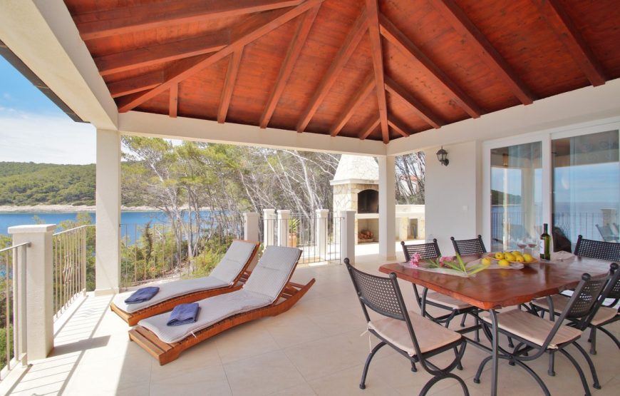 Croatia Korcula Island Beachfront villa with jacuzzi for rent