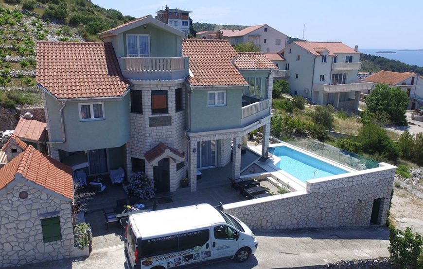 Croatia Primosten Holiday Villa with pool rent by the sea