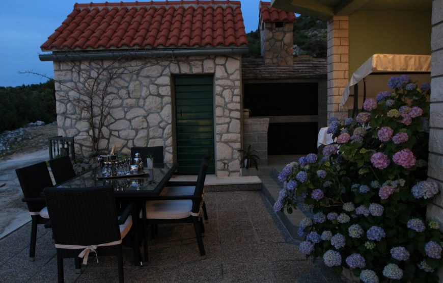 Croatia Primosten Holiday Villa with pool rent by the sea