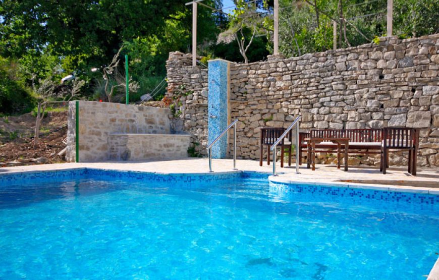 Croatia Split area Stone villa with pool for rent