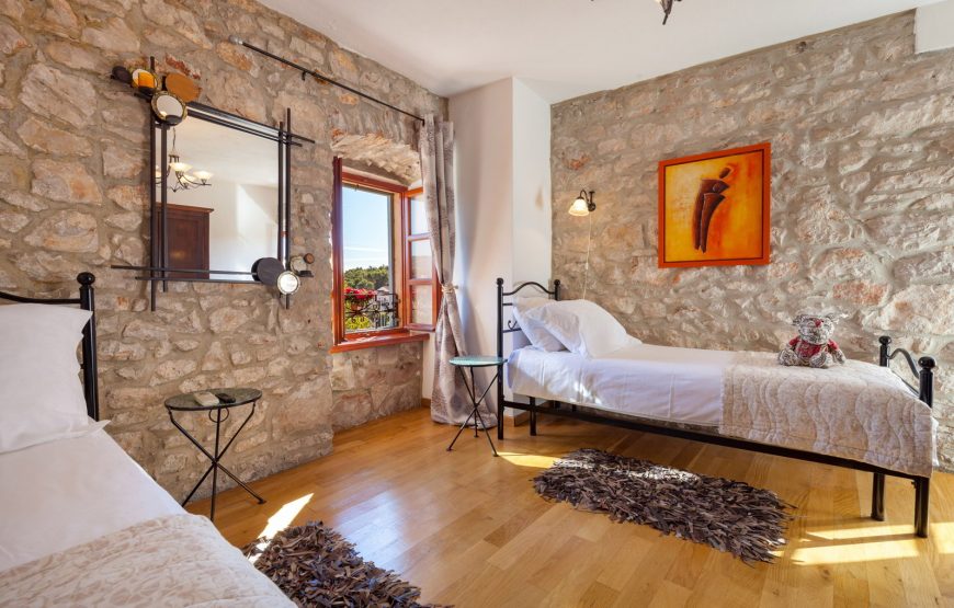 Croatia Brac Milna center stone villa for rent