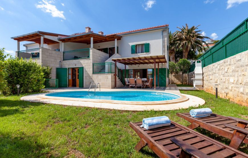 Croatia island Hvar villa with pool by the sea for rent