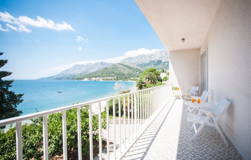 Croatia Makarska Riviera Beachfront villa for rent