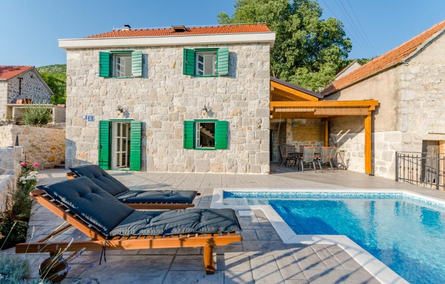 Croatia Split area Rustic Villa with pool rent