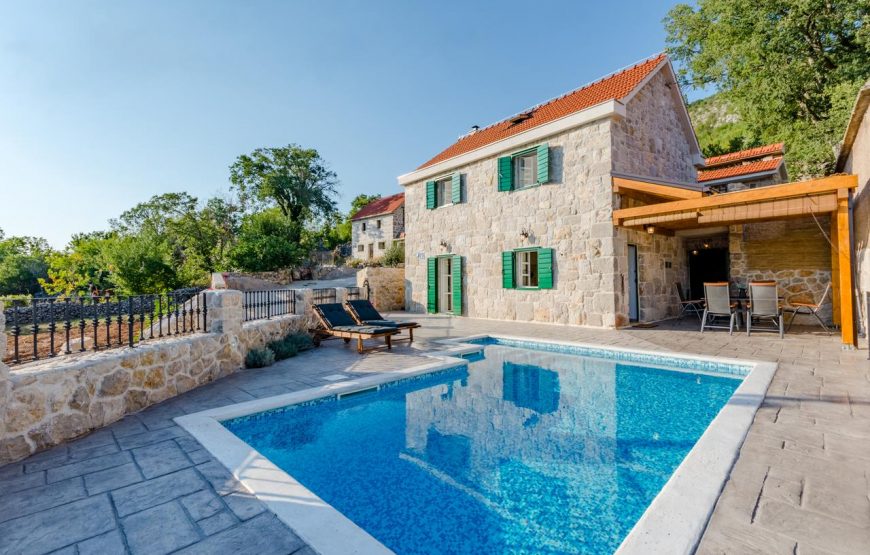 Croatia Split area Rustic Villa with pool rent